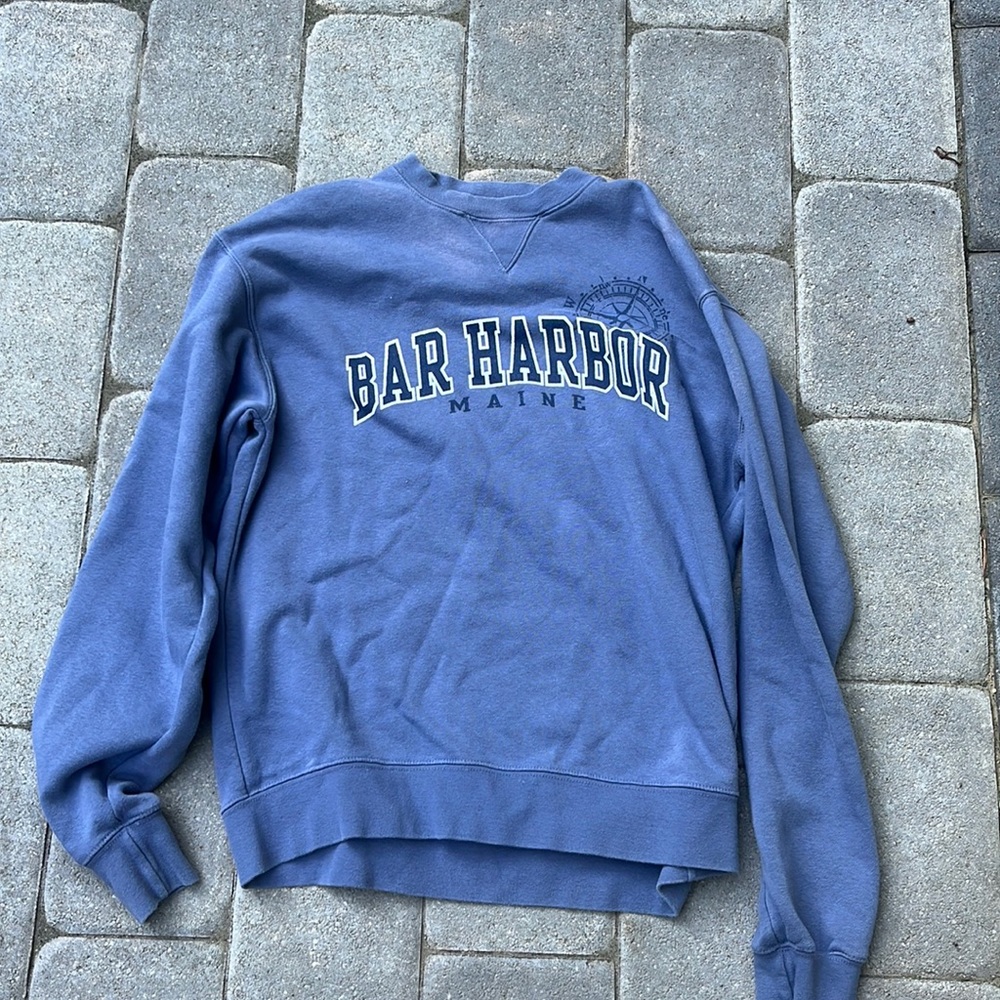 Navy blue Crew neck, with the writing “BAR HARBER” 5 for shipping